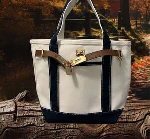Luxury Canvas Boat Tote 

Your Tote, Your Way — Inspired by the Viral Trend!
Rid